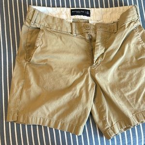 Abercrombie & Fitch 31” flat front khaki shorts